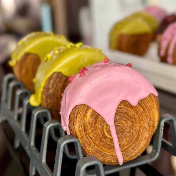 Învață să faci celebrul croissant în stil New York Rolls.